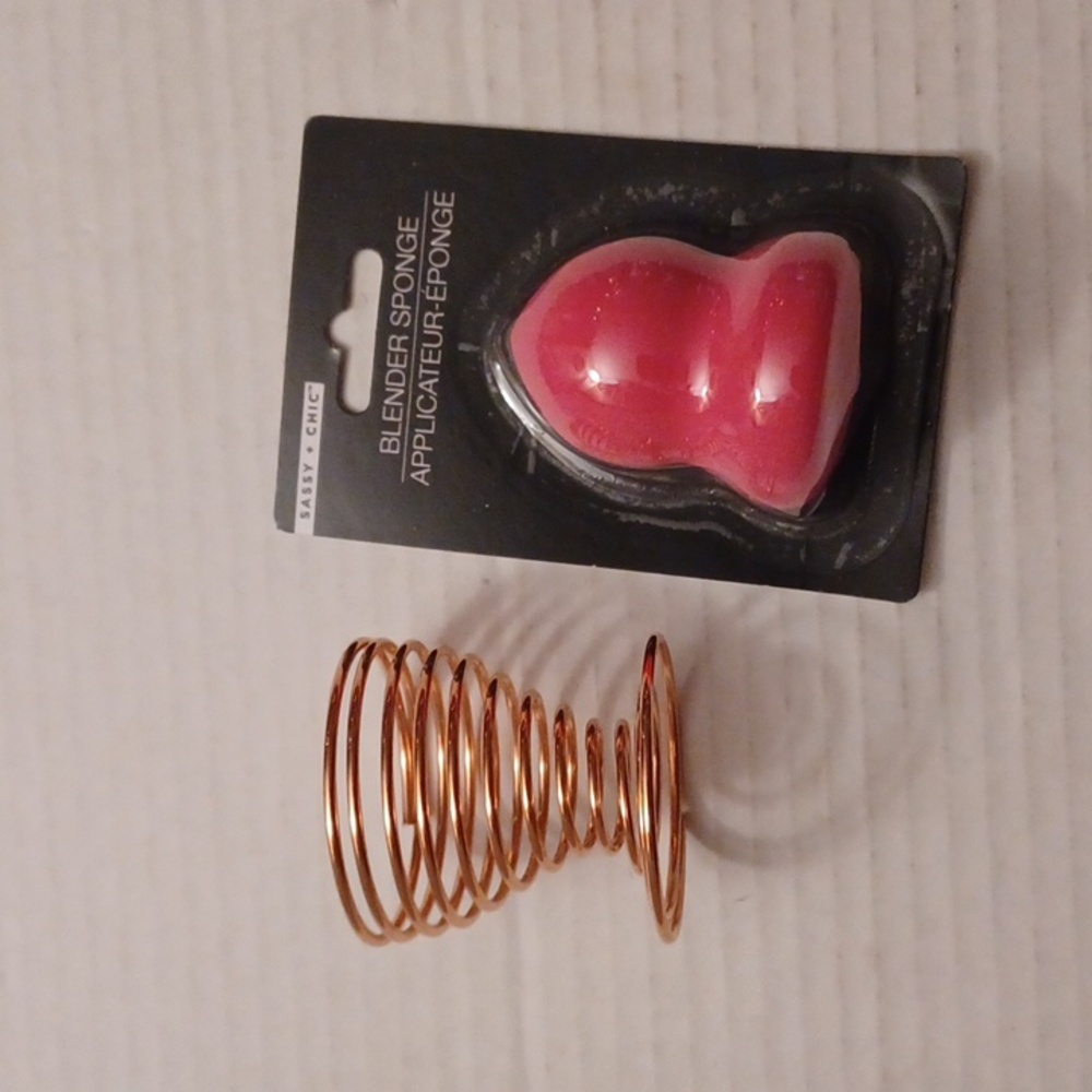 4/$30 New Makeup Sponge Holder/Dryer & New Blender Sponge